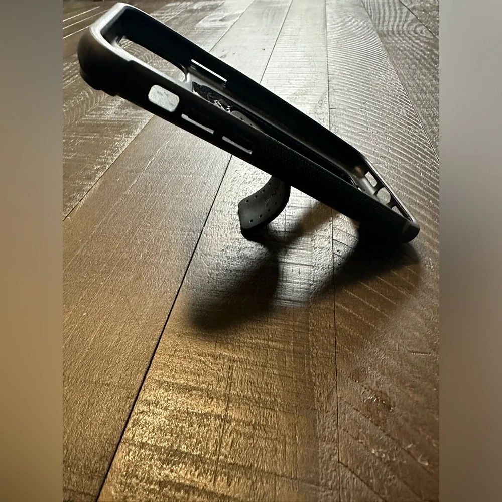 Scooch Wingman phone case for 11 pro. New and unused.